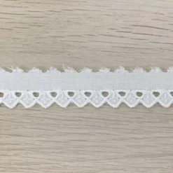 Broderie Band - Schulprand Pointy - Wit - 25mm