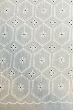 Broderie Katoen - Flowers in Diamond - Off White
