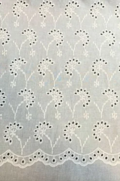 Broderie Katoen - Granny's Flowers - Off White