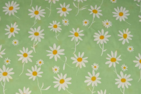 Viscose - Happy White Daisies on Soft Green
